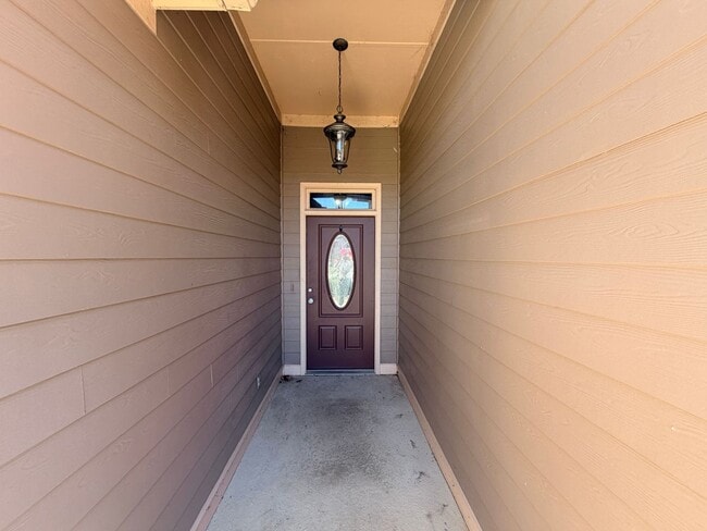 Building Photo - Three Bedroom Home in Hahira