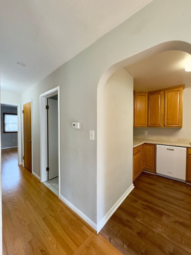 Foto del edificio - Charming 3Bedroom/2Bathroom Detached Home in Bel Air!