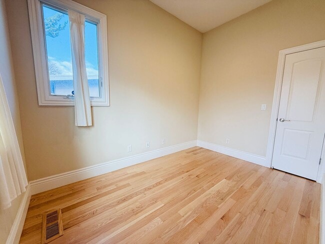 Building Photo - Desirable Mountain View 4 Bed + 3 Bath Home. Close to Bubb Elementary. Great Location.