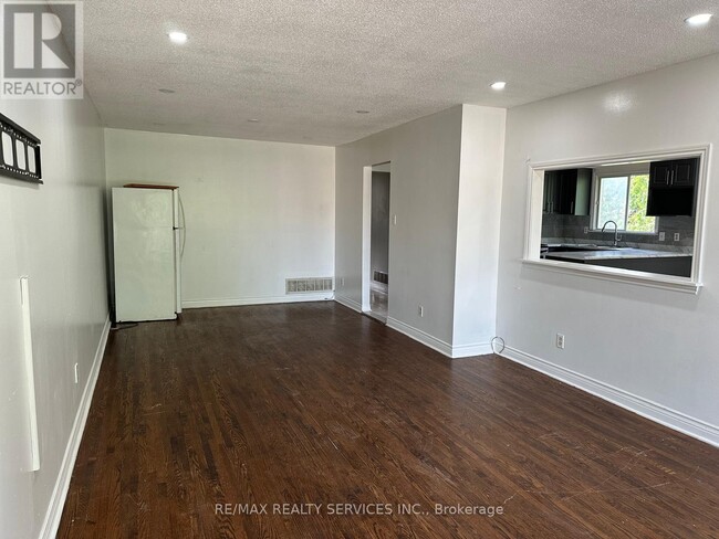 Building Photo - 134 Jade Crescent