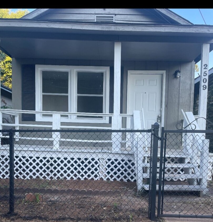 Primary Photo - Clean Updated--1 bedroom 1 bath home close...