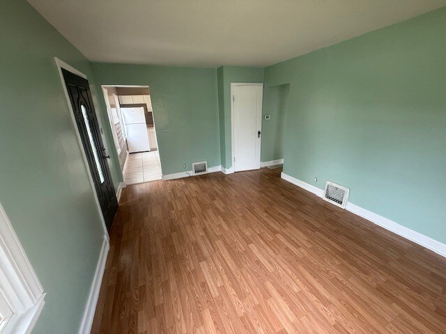 Foto del edificio - 54221 Maple Ln