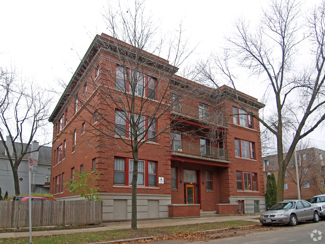 Building Photo - 2303 E Belleview