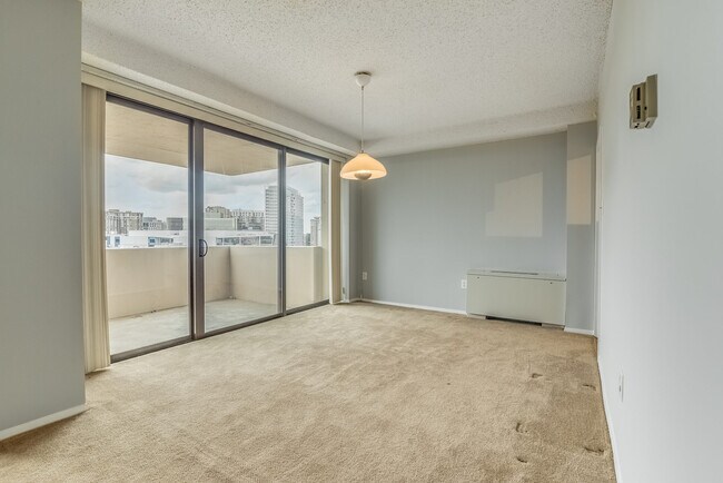 Foto del edificio - 4141 Henderson Rd