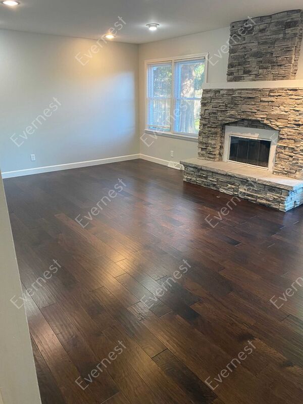 Foto del edificio - 1620 E 151st Terrace