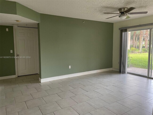 Foto del edificio - 5005 Wiles Rd
