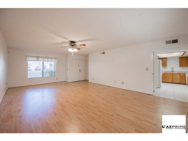 Foto del edificio - Lovely 3/2 End Unit Townhouse in Glendale ...