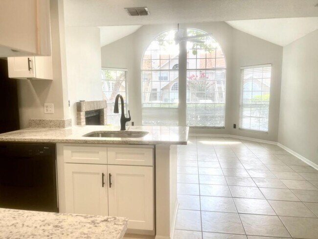 Foto del edificio - 615 Richland Ct #71