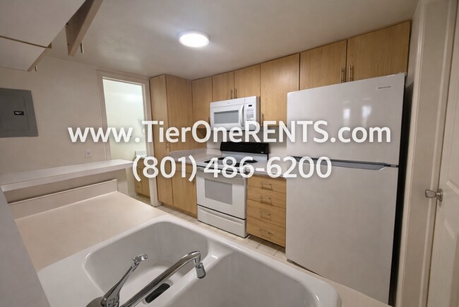 Building Photo - This property offers a no deposit option available for qualified renters!!
