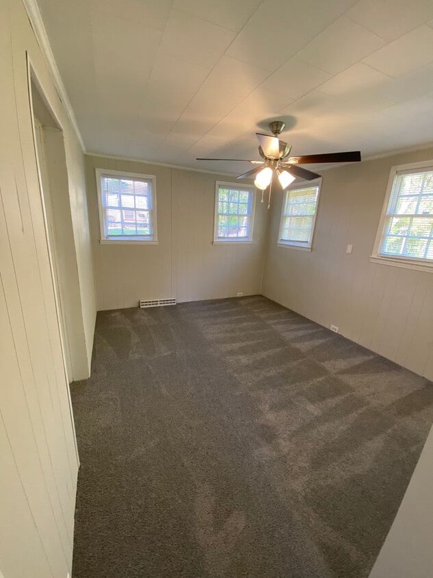 Foto principal - Very nice 4 bedroom 1 bathroom house JUST ...