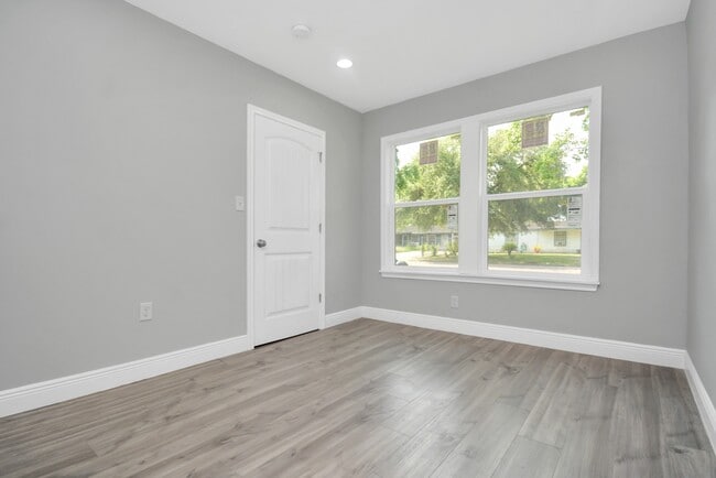 Building Photo - 2707 Mc Nay Dr