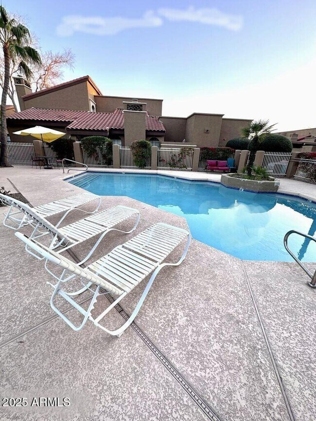 Building Photo - 6945 E Cochise Rd