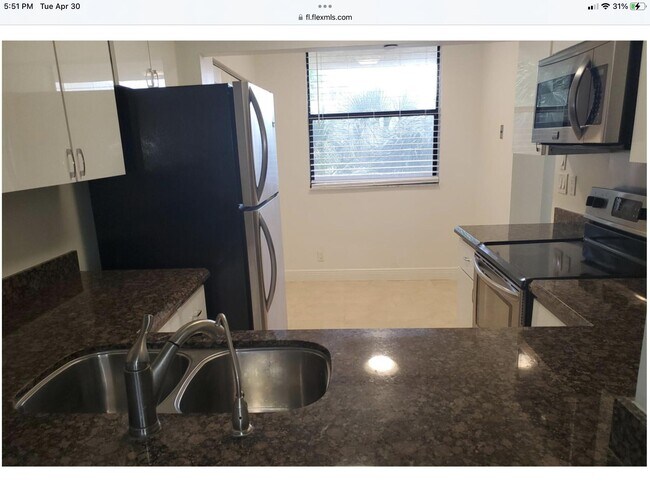 Building Photo - 1850 Homewood Blvd