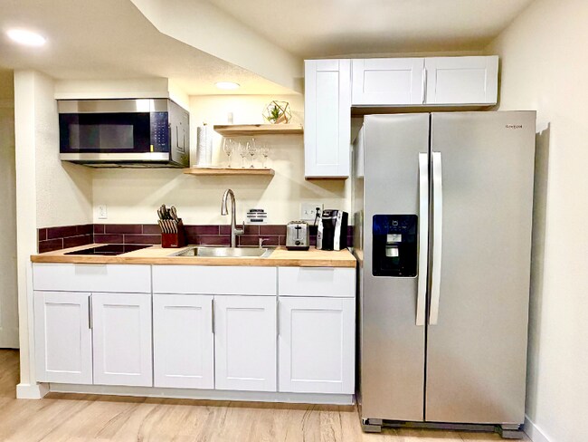 Foto del edificio - 6431 Binder Dr