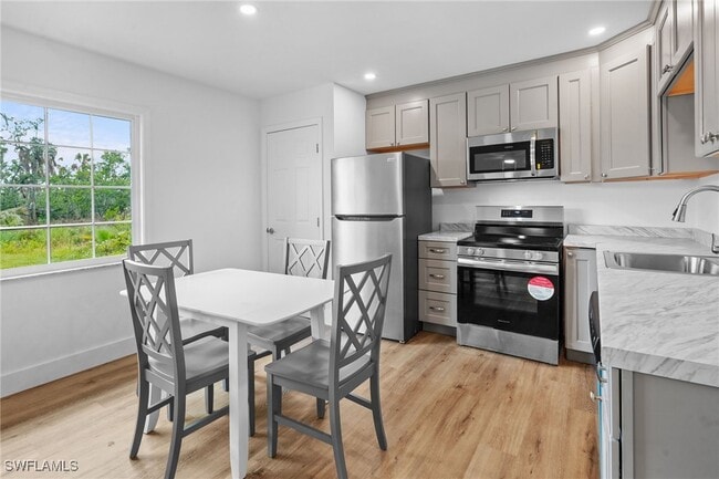 Foto del edificio - 1046 Periwinkle Way