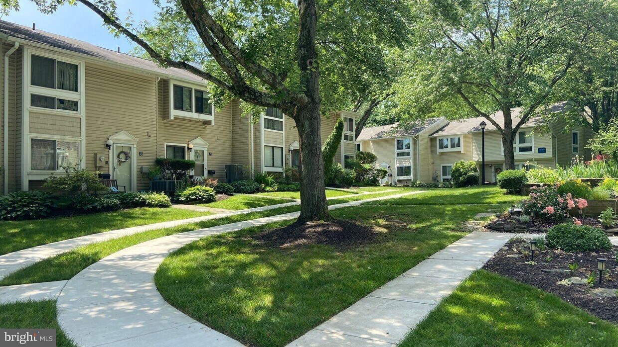 Primary Photo - 280 Hilltop Ln