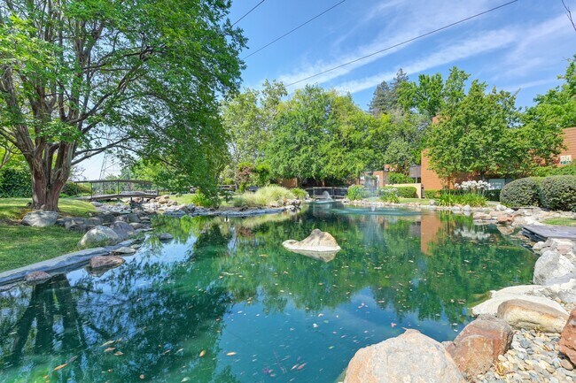Foto del edificio - 879 Woodside Ln E