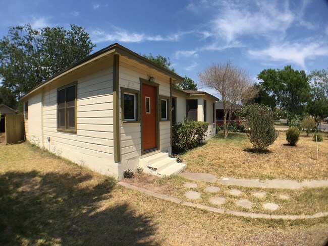 Building Photo - 1710 Quince Ave