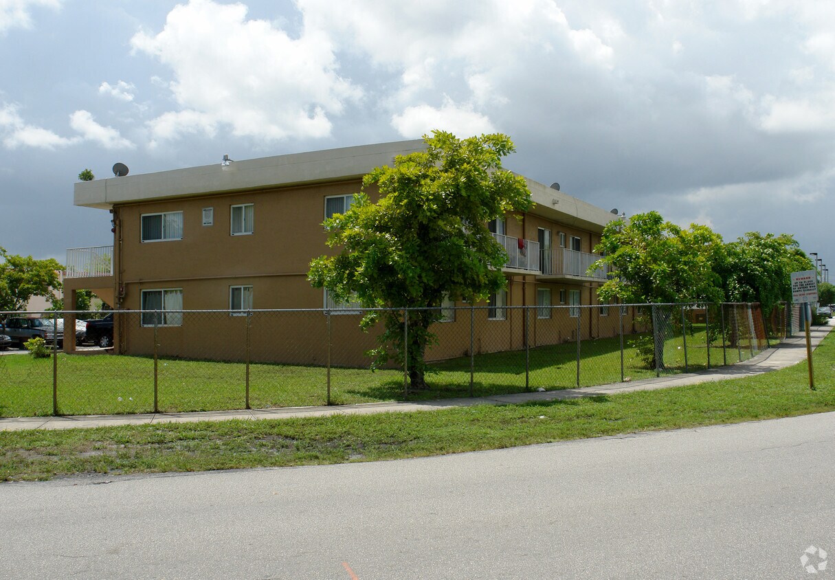 Primary Photo - 17050 NW 55th Ave
