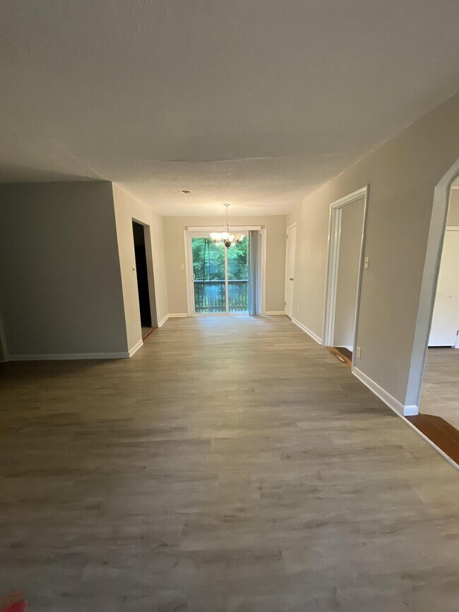 Foto del edificio - 3329 Oakridge Dr