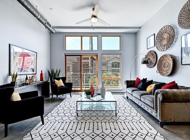 Foto del edificio - 2124 E 6th St