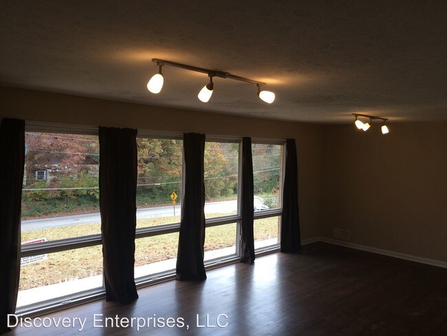 Foto del edificio - 3 br, 2 bath House - 2949 Brown's Mill Rd. SE
