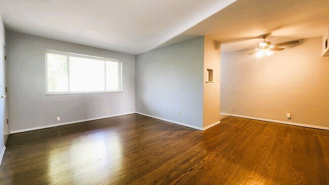 Foto del edificio - 7876 Big Bend Blvd