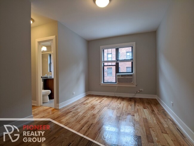 Building Photo - 908 W George St