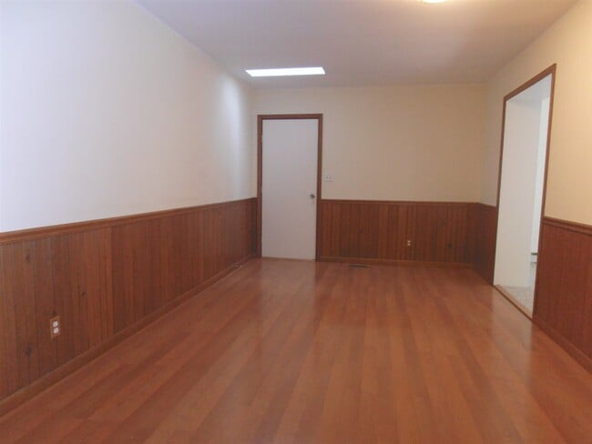 Building Photo - 641 W Skyline Dr