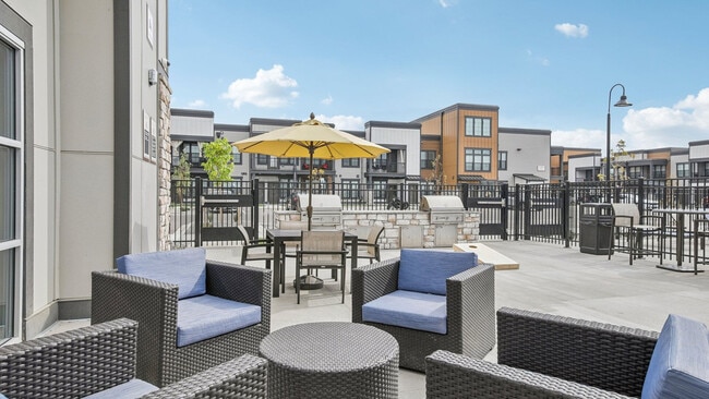 Building Photo - Springs at Pena Station