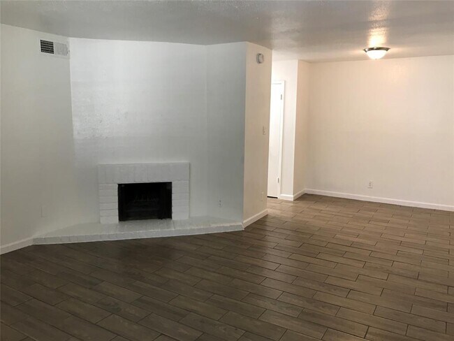 Building Photo - 6200 W Tidwell Rd