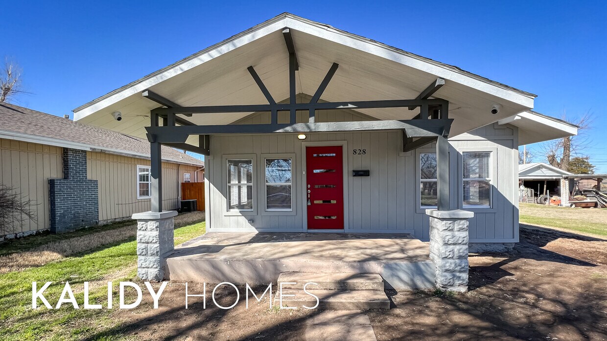 Foto principal - 828 S Ellison Ave