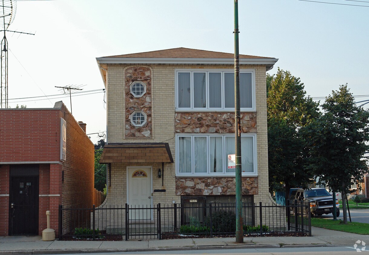 Building Photo - 7027 W Archer Ave