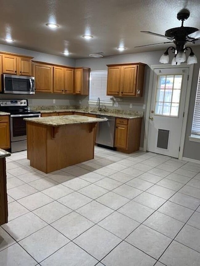Building Photo - Great 3 Bedroom!