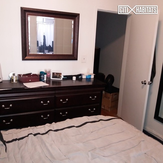 Foto del edificio - 529 E 88th St