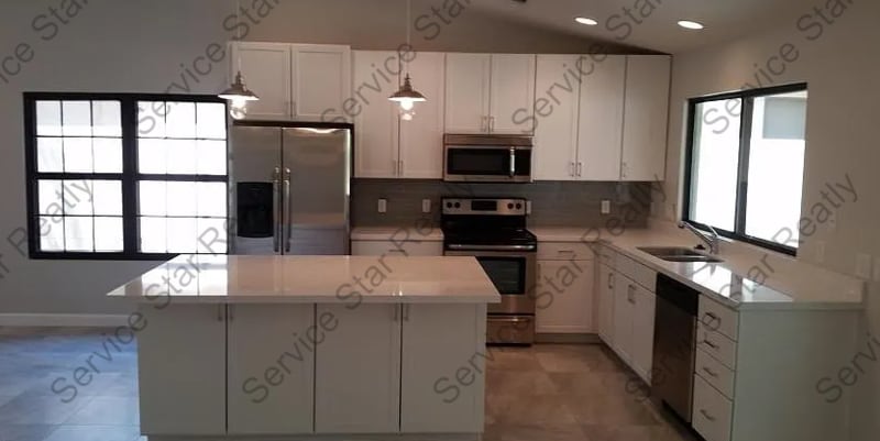 Building Photo - 1439 N La Rosa Dr