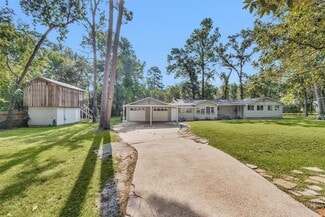 Building Photo - 501 Sioux River Rd