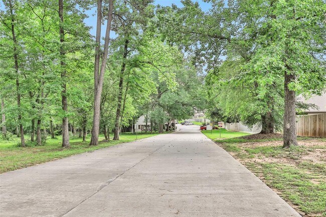 Building Photo - 3900 Aspen Dr