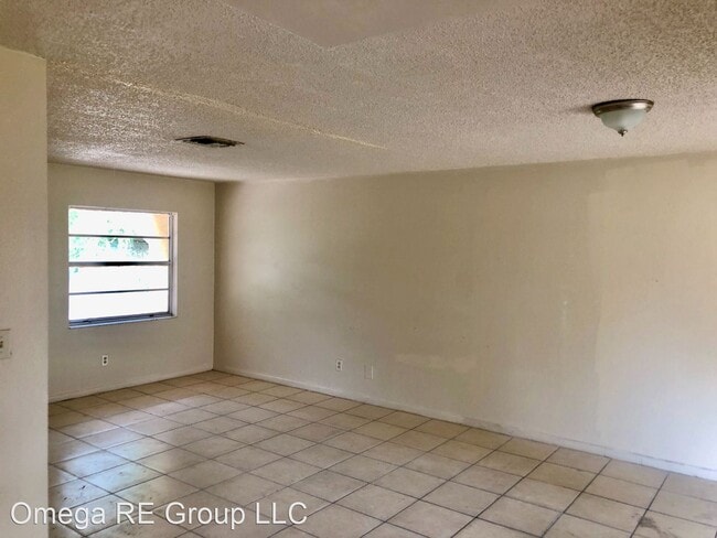 Building Photo - 320 S Grosse Ave