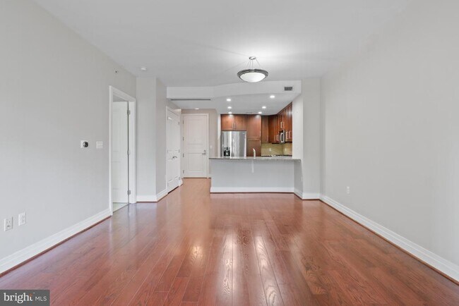 Foto del edificio - 8220 Crestwood Heights Dr