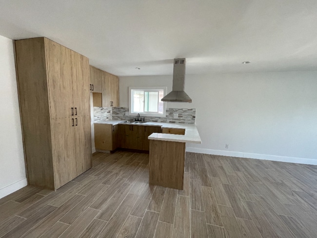 Building Photo - 7337 Woodley Ave