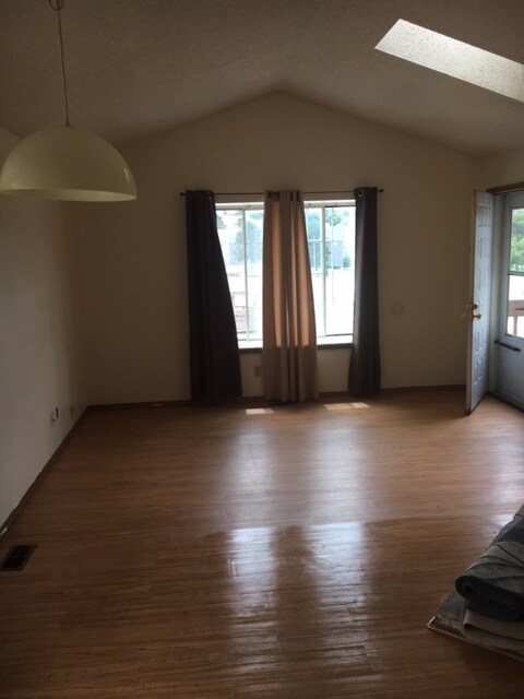 Building Photo - 6412 Village Ln