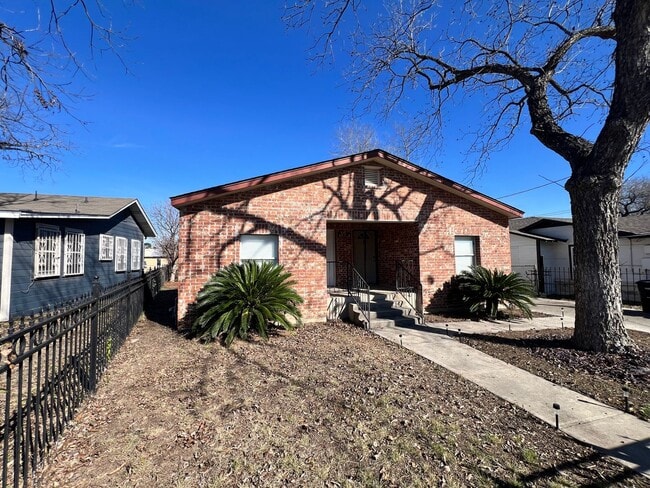 Photo - 807 E Southcross Apartment