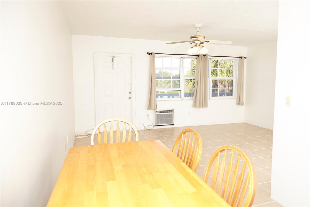 Foto principal - 1471 NE 170th St
