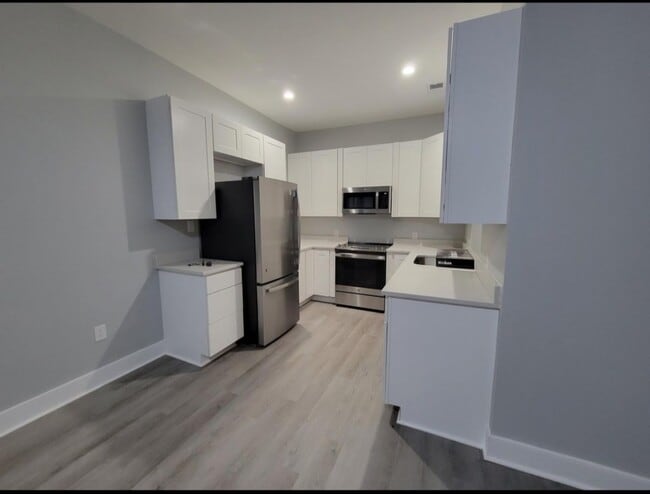 Kitchen - 517 Poplar St