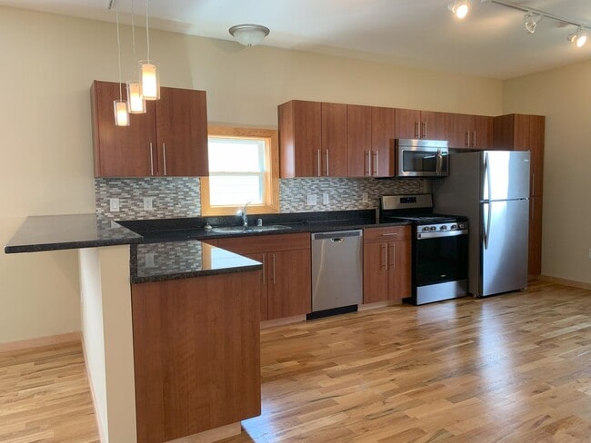 Building Photo - Bayview 2-bedroom loft style house, hardwood floors, AC, parking, fireplace