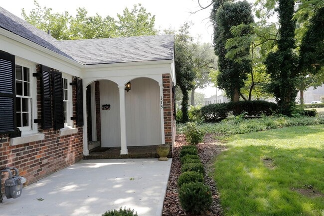 Building Photo - 373 Cochran Rd