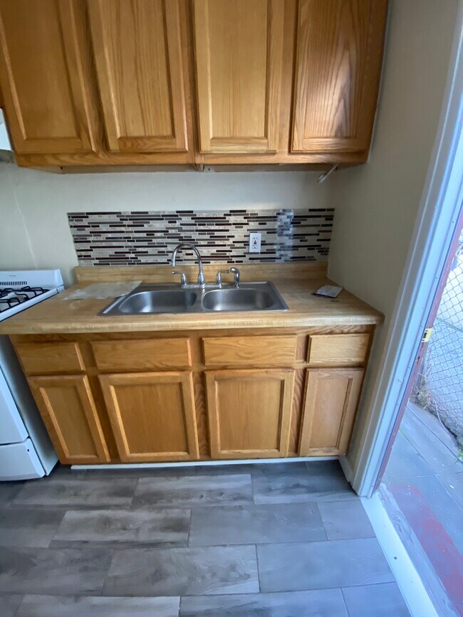 Building Photo - 948 Wilcox Ave