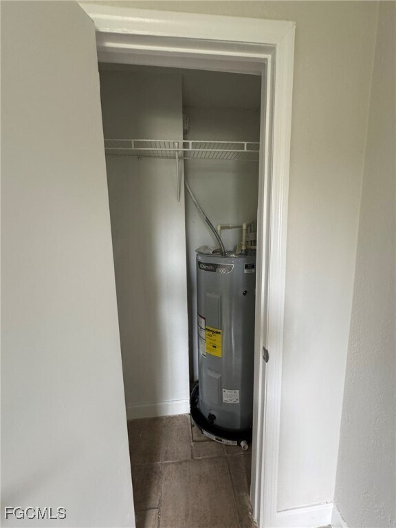 Building Photo - 2452 Stella St