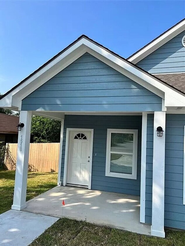 Foto principal - 4 Bedroom 3 Bath